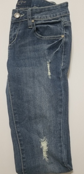 Earl distressed Jean's size 1 with crystals - Picture 6 of 8